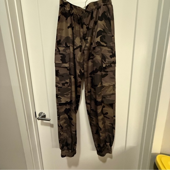 Women’s Camo Print Nylon Cargo Jogger Pants with Pockets - Picture 2 of 7